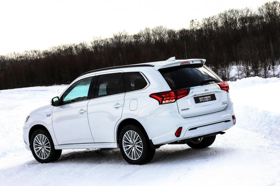  Mitsubishi Outlander PHEV 2018 года  (WW) (фото 10 из 43)